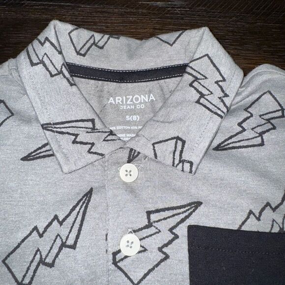 Arizona size 8 collared T-shirt with lightning bolts - Picture 2 of 3